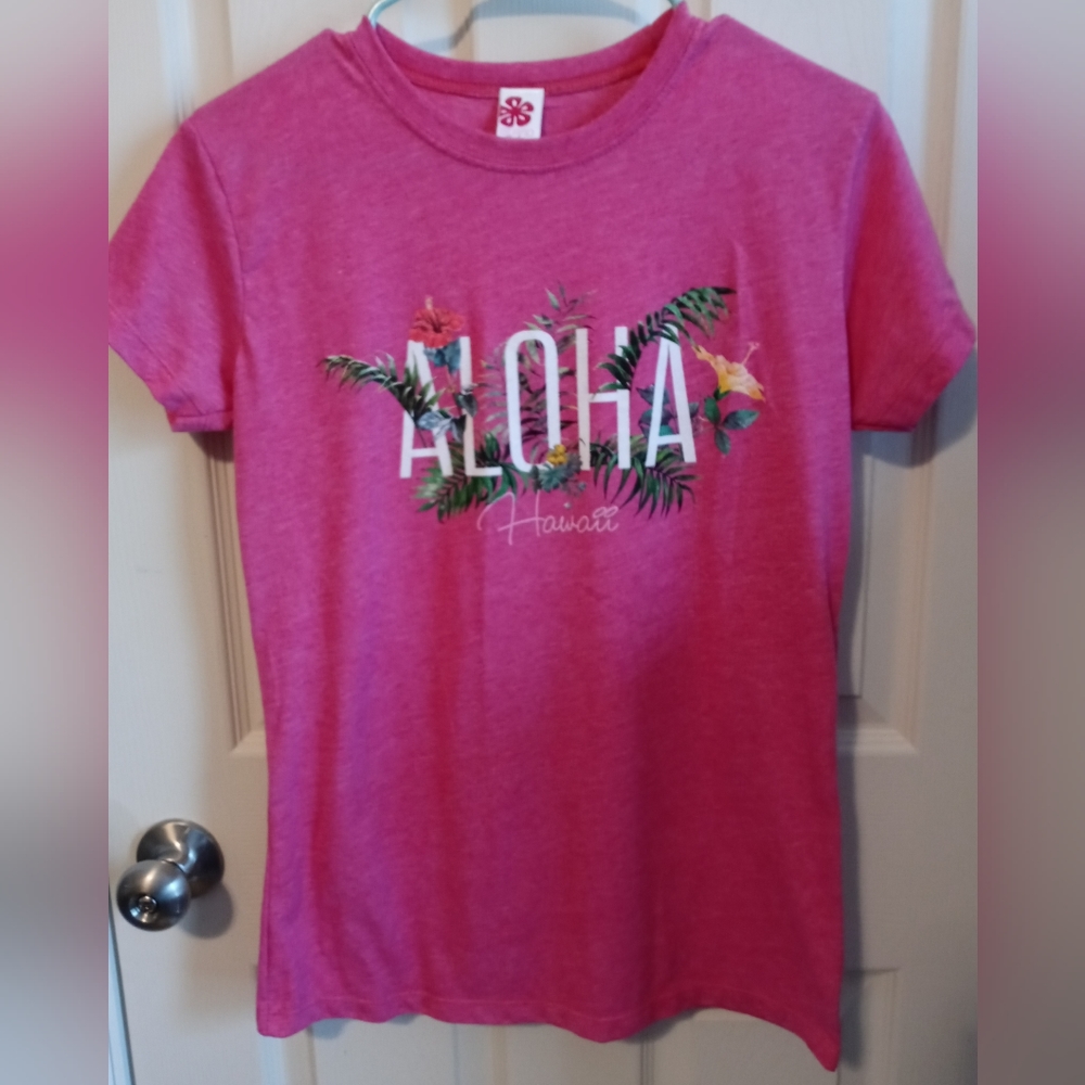Garden Surf "Aloha Hawaii" Surf Tee from Island Girl. Surf line cut.S/S. (NWOT).
